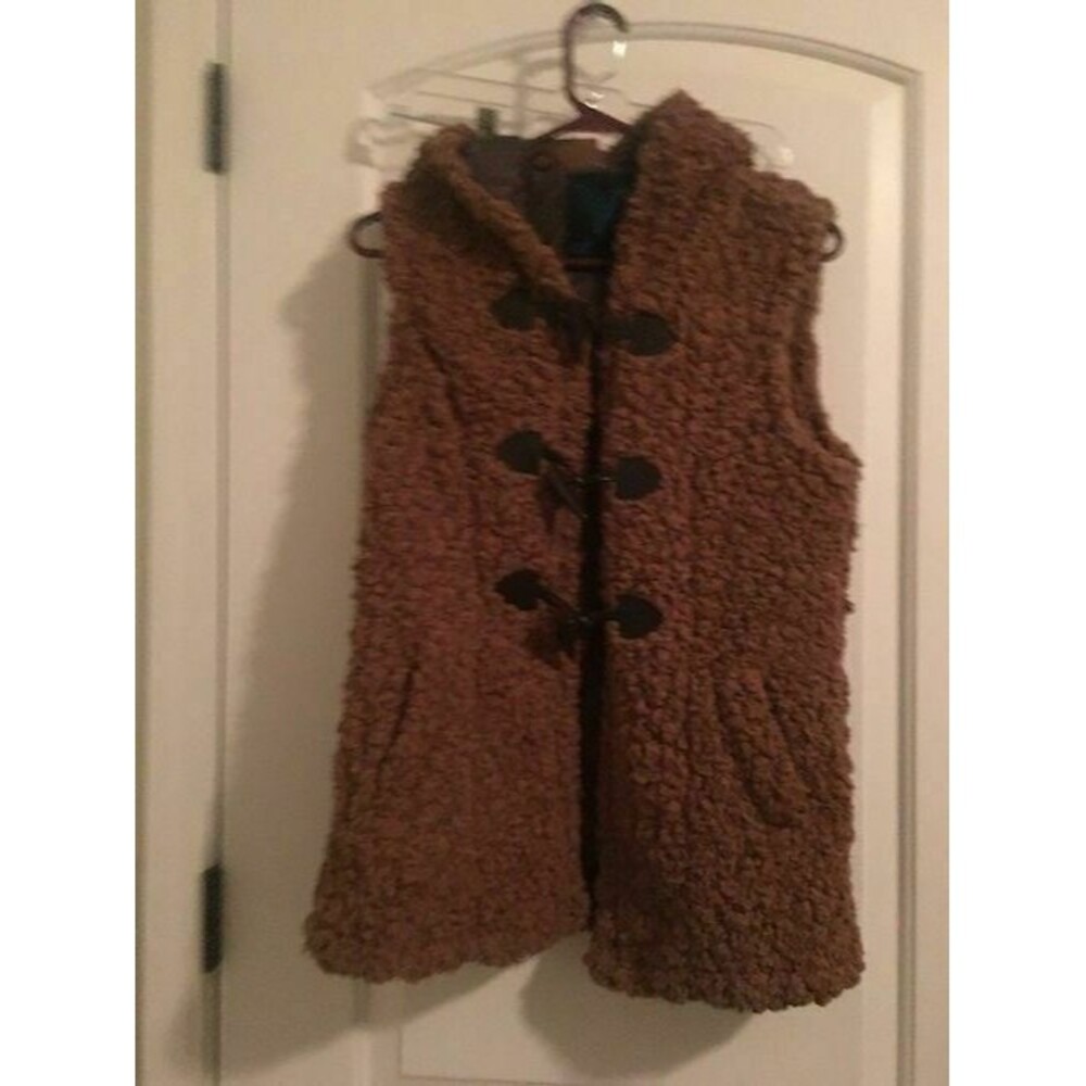 Go Coco Women's Toggle Button Front Vegan Fur Vest Size Large Brown